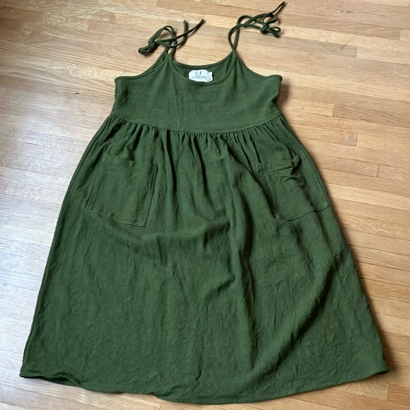 Fashion Brand Company Dresses & Skirts - NWOT Fashion Brand Company green Linen dress with ties and pockets size L/XL